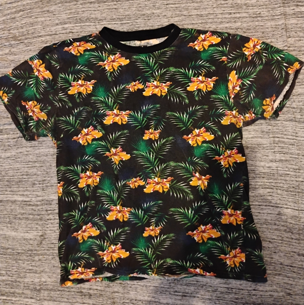 Hawaiian T-shirt made by WXYZ size L